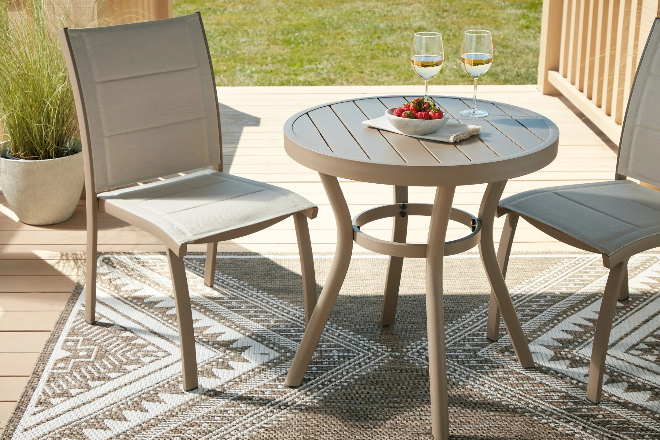 Mission Beach Outdoor Table and 2 Chairs - Image 12