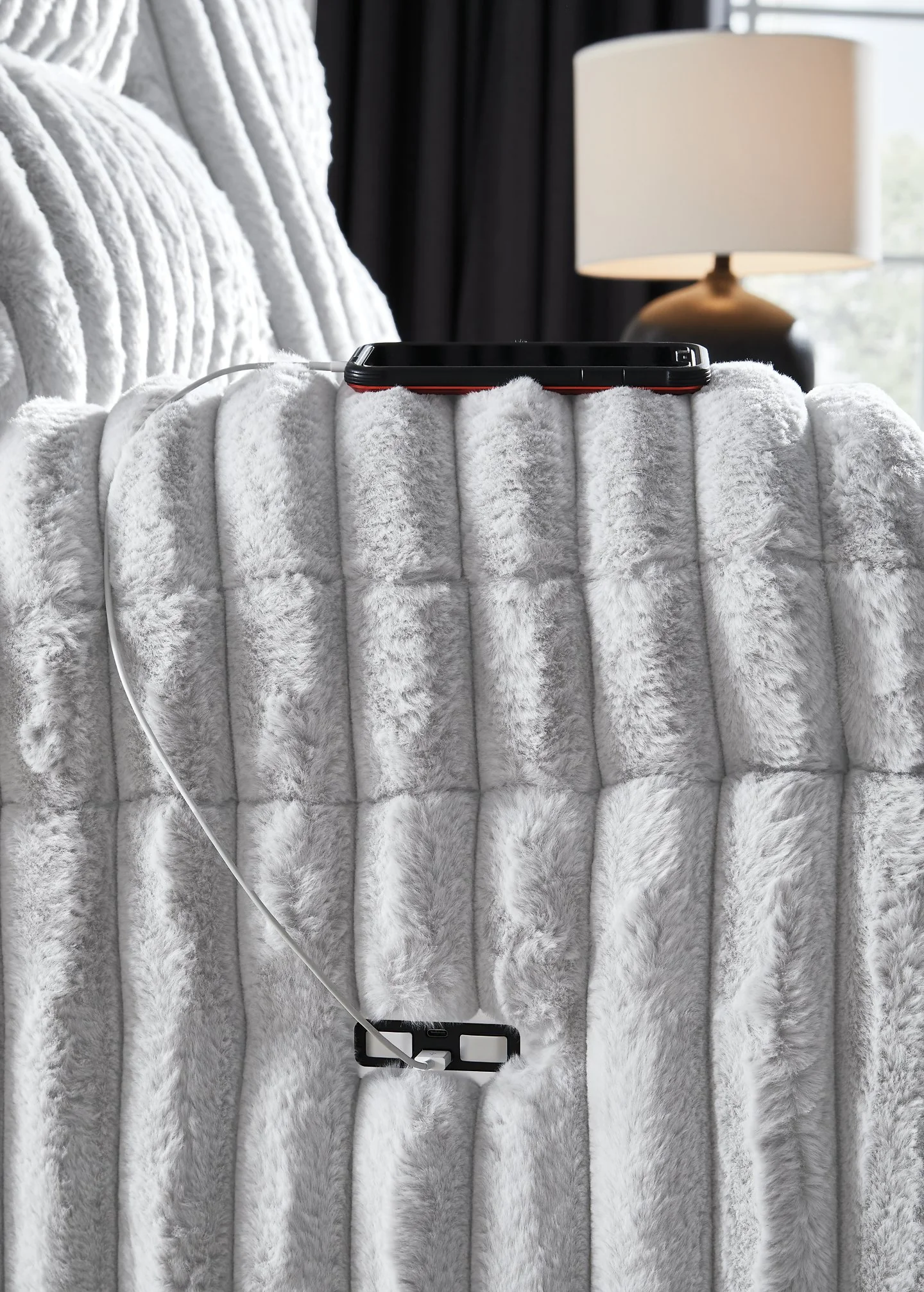 Rhines Falls Power Reclining Loveseat with Console - Image 7