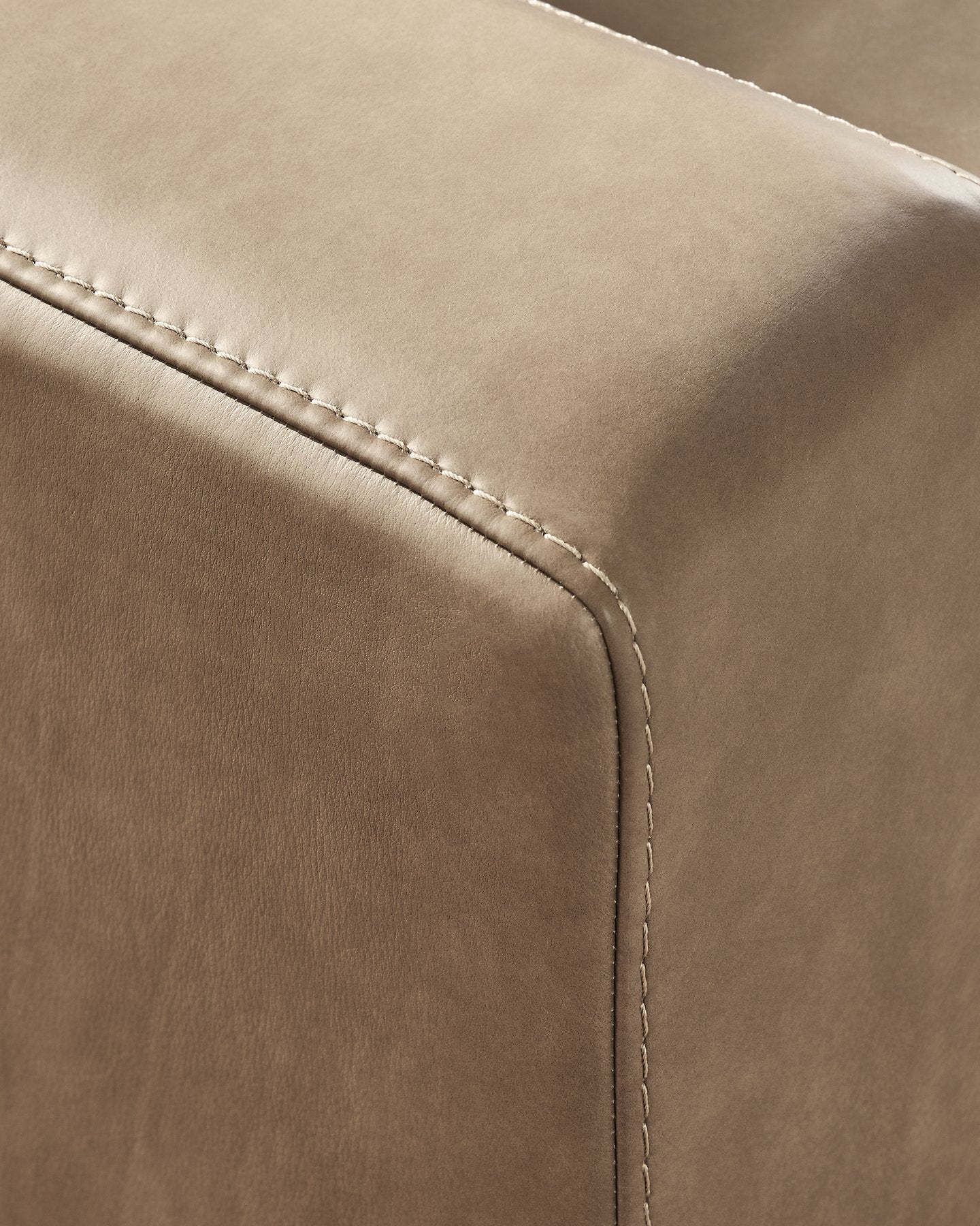 Veronella Sectional with Chaise - Image 4